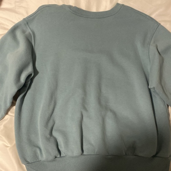 Blue with a little tint of green hollister crewneck. XS 
(I take offers too) - Picture 2 of 4